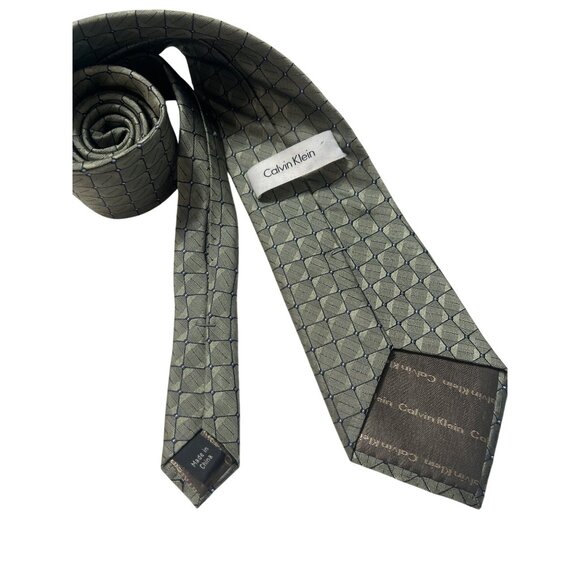 Calvin Klein Mens 100% Silk Woven Tie  3.5" Wide 58" Long Geometric Pattern - Picture 2 of 6
